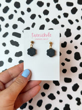 Load image into Gallery viewer, Black | Flowers