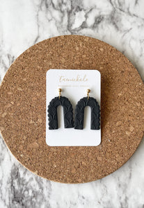 Scalloped Arch | Black